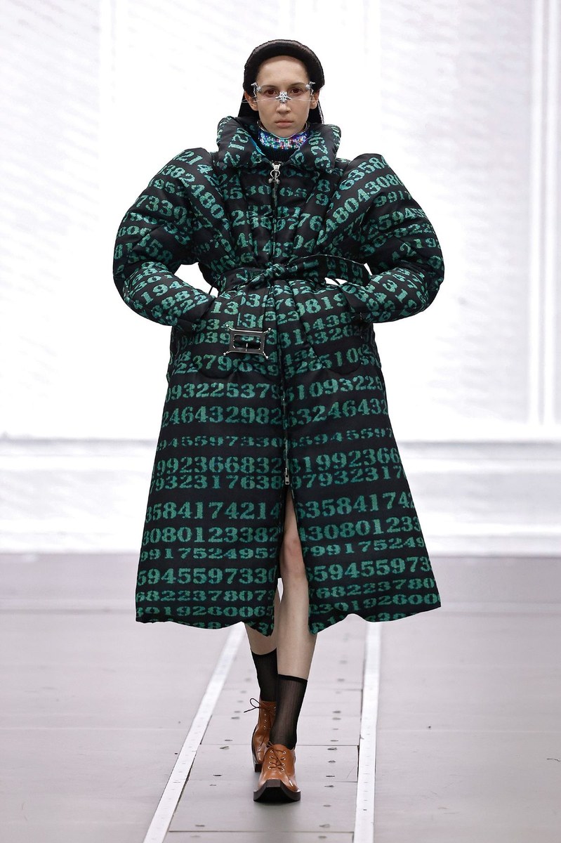 Look 16