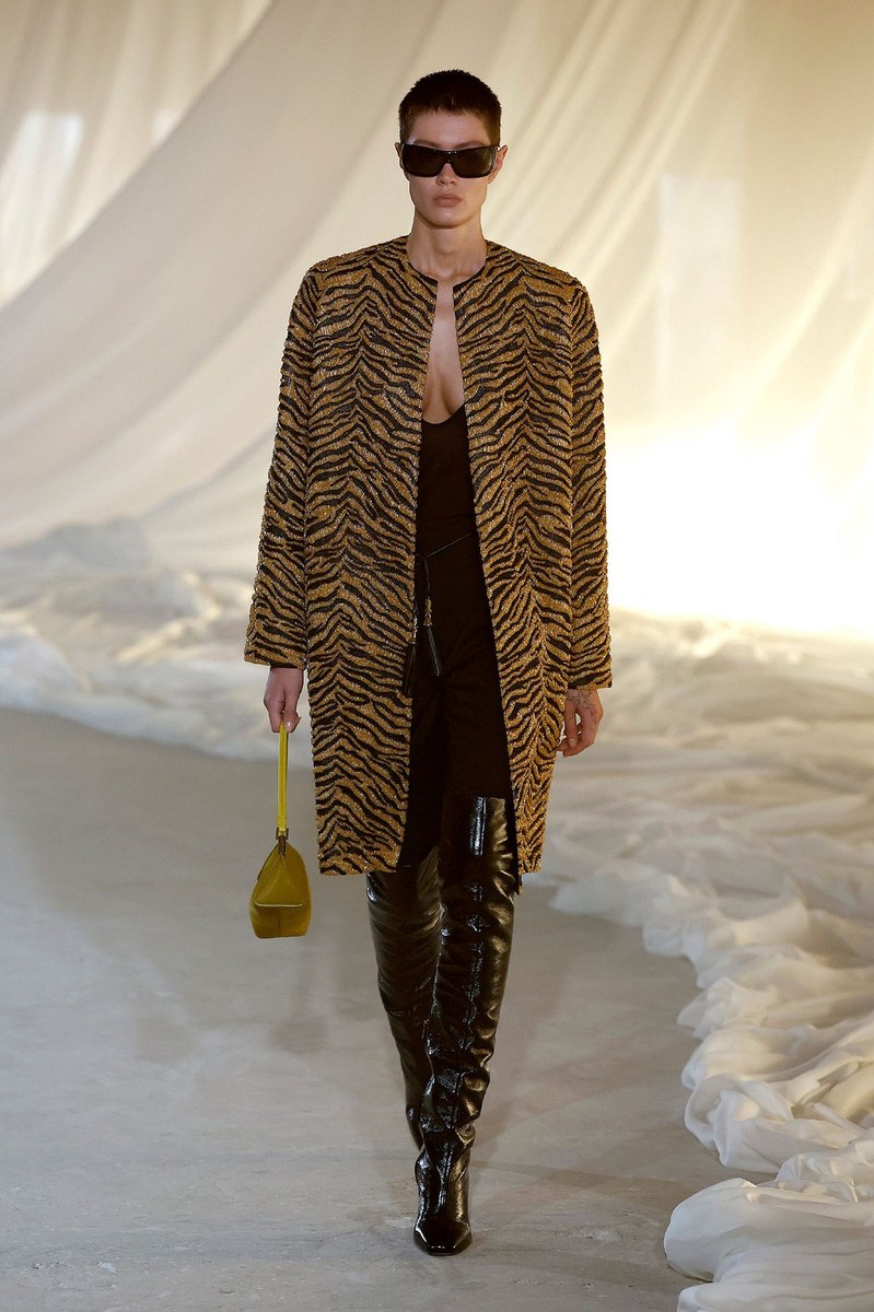 Look 15
