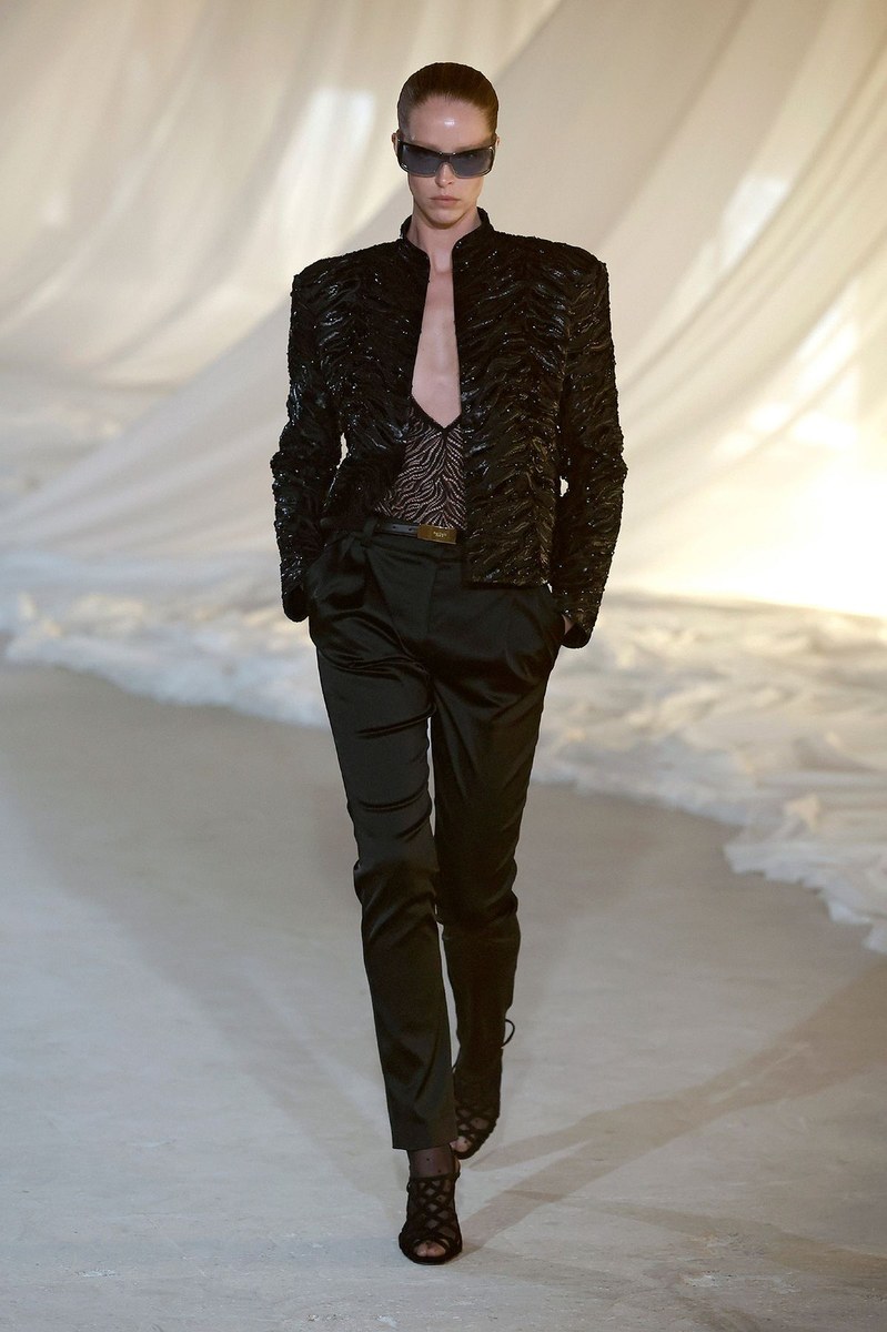 Look 16