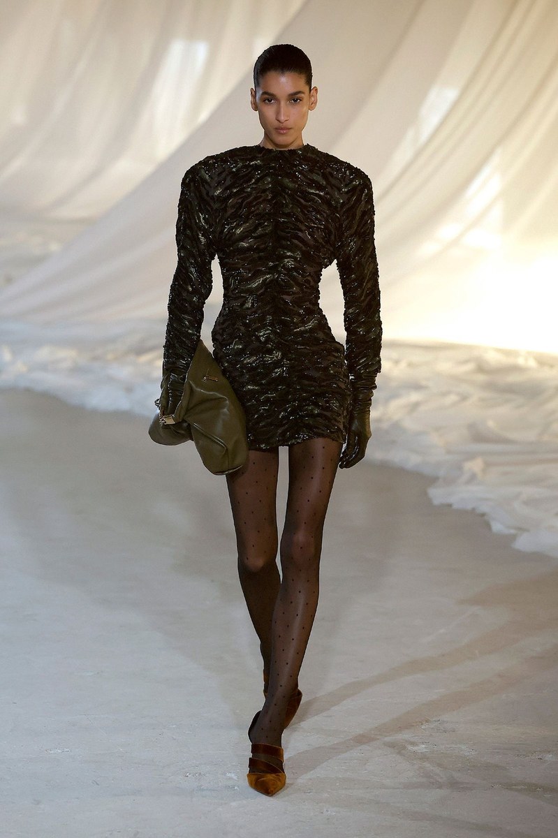 Look 19