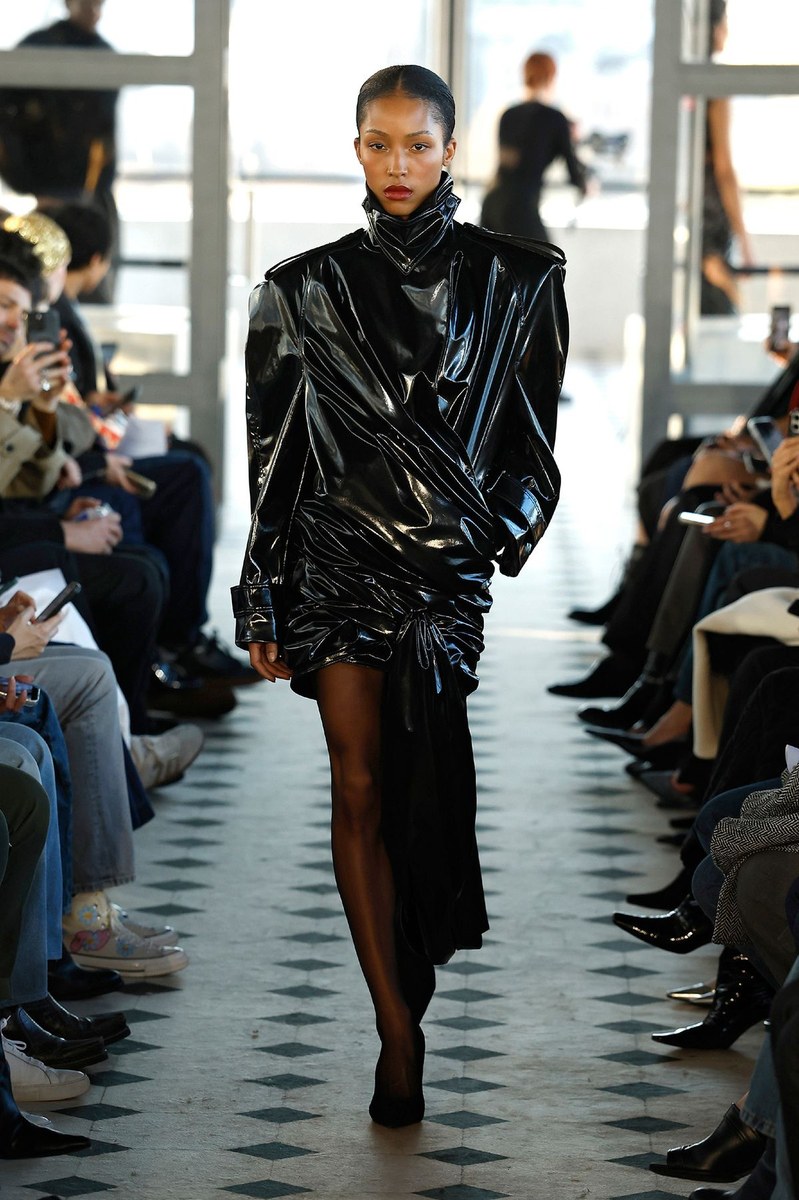 Look 10