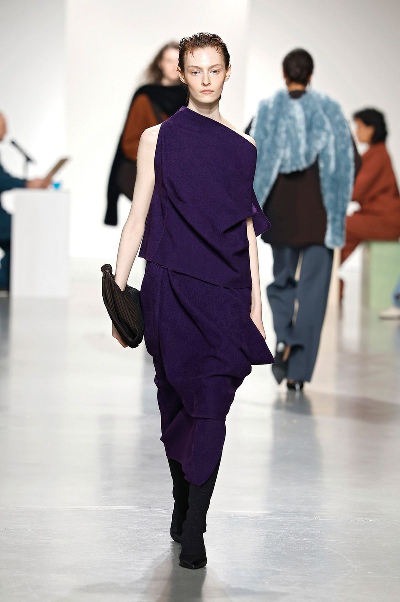 Look 10