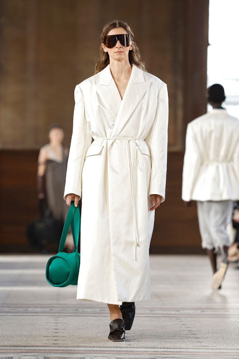 Look 16