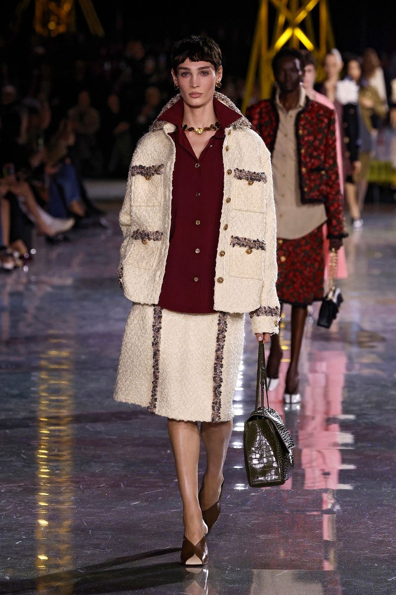 Look 11