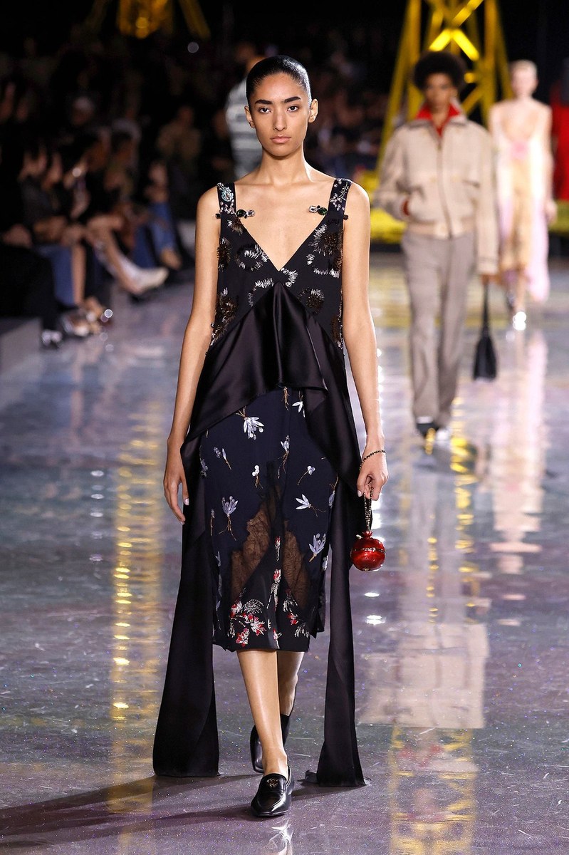 Look 18