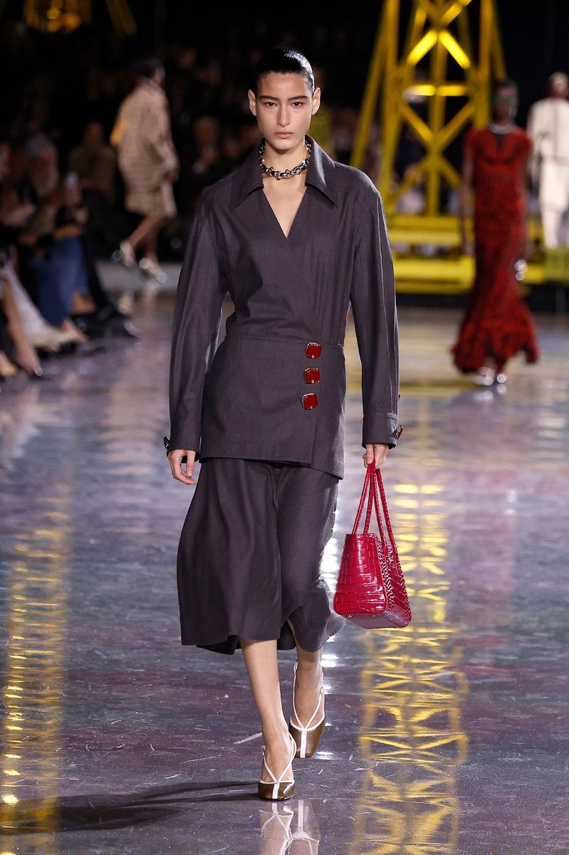 Look 50