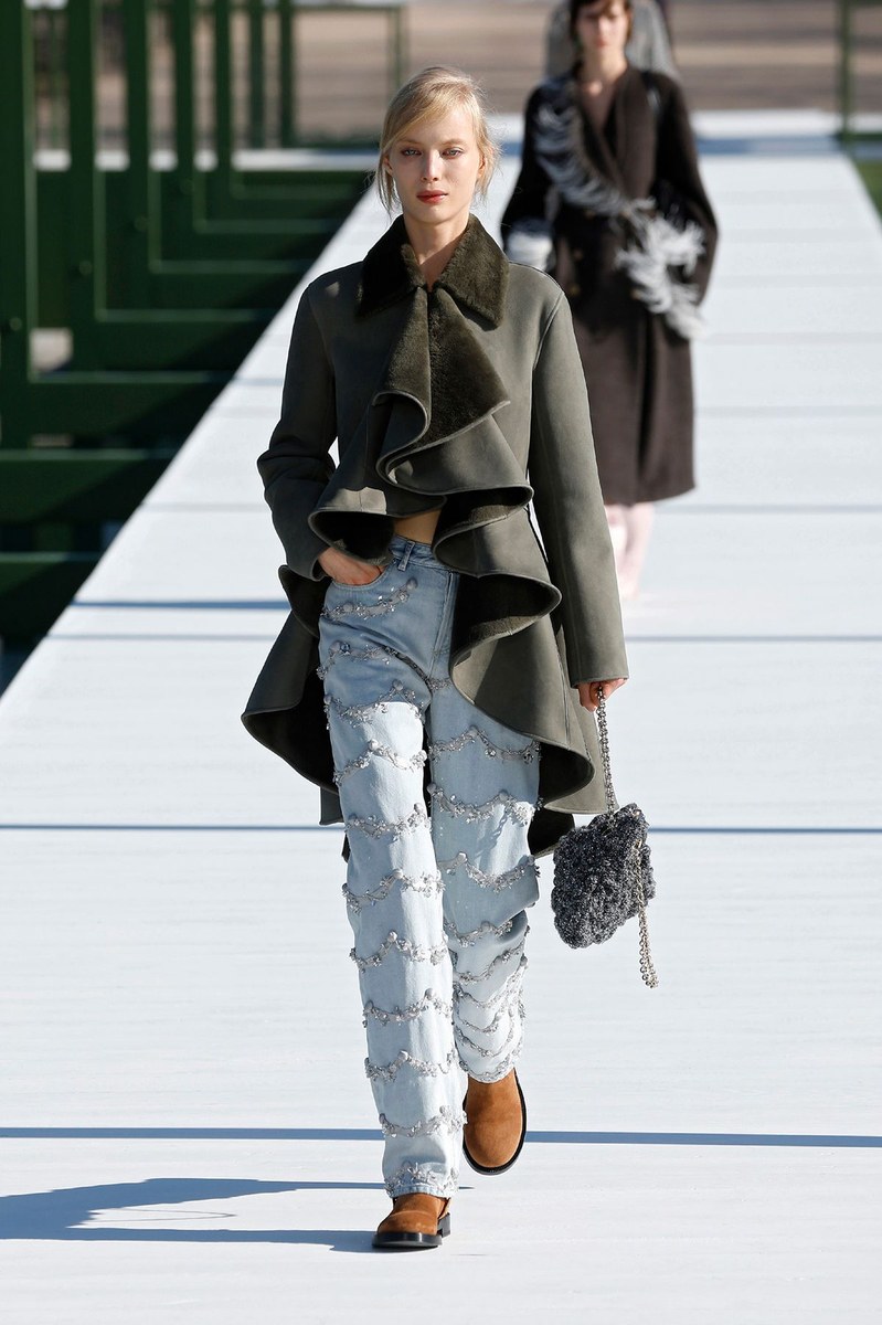 Look 13
