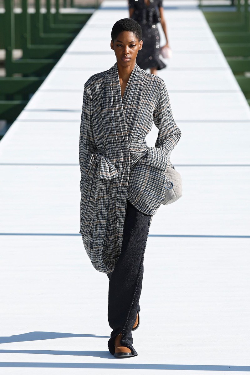 Look 15