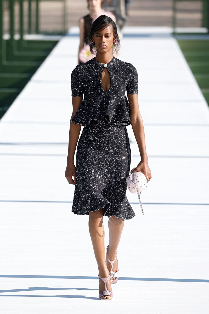 Look 16
