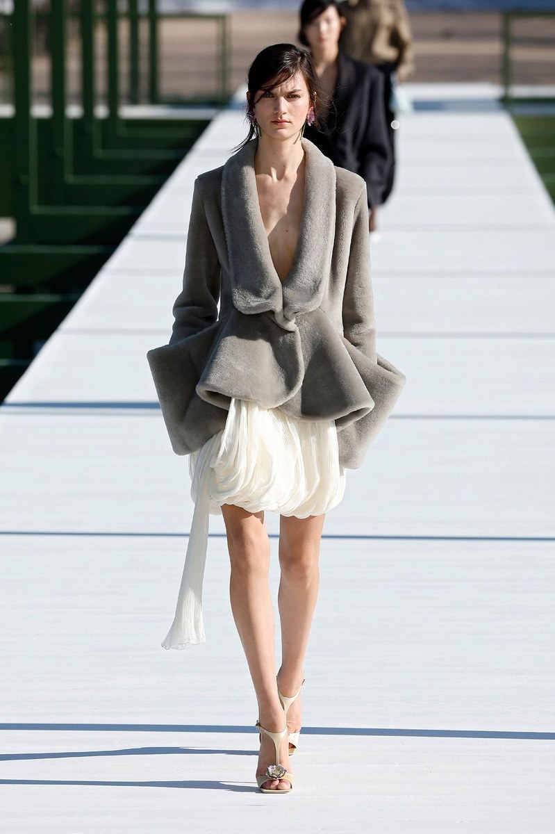 Look 18