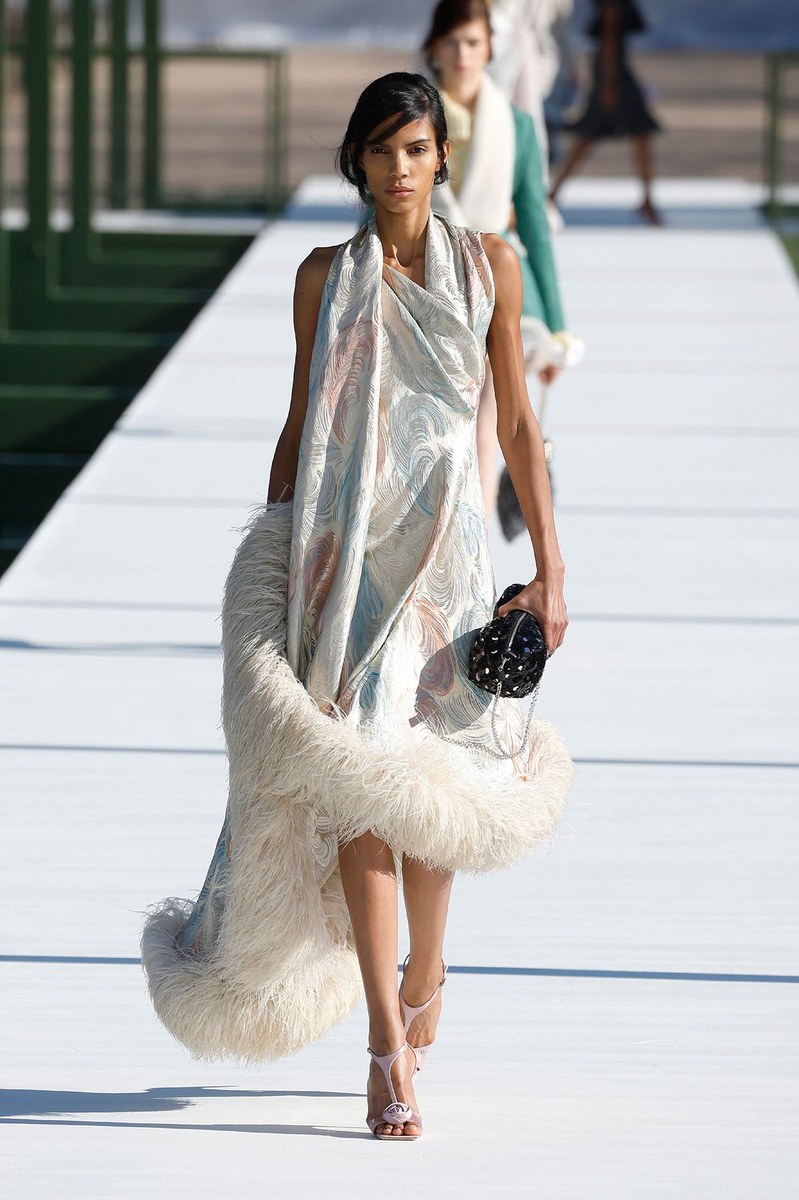 Look 25