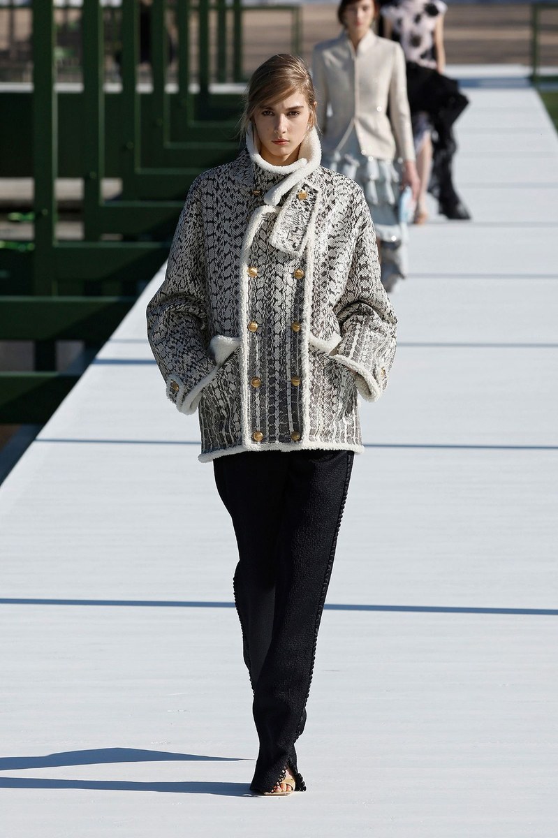 Look 28