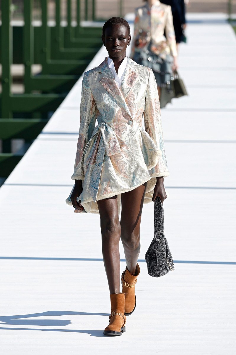 Look 49