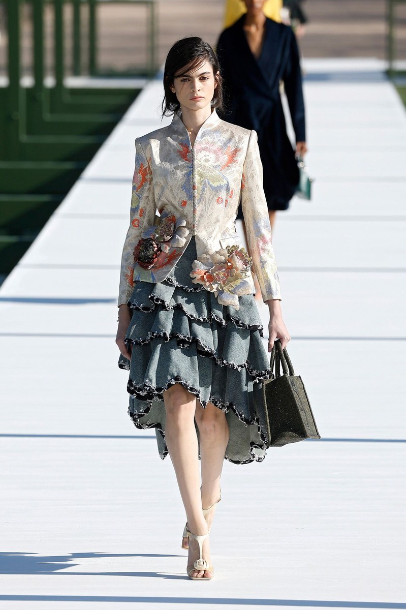 Look 50
