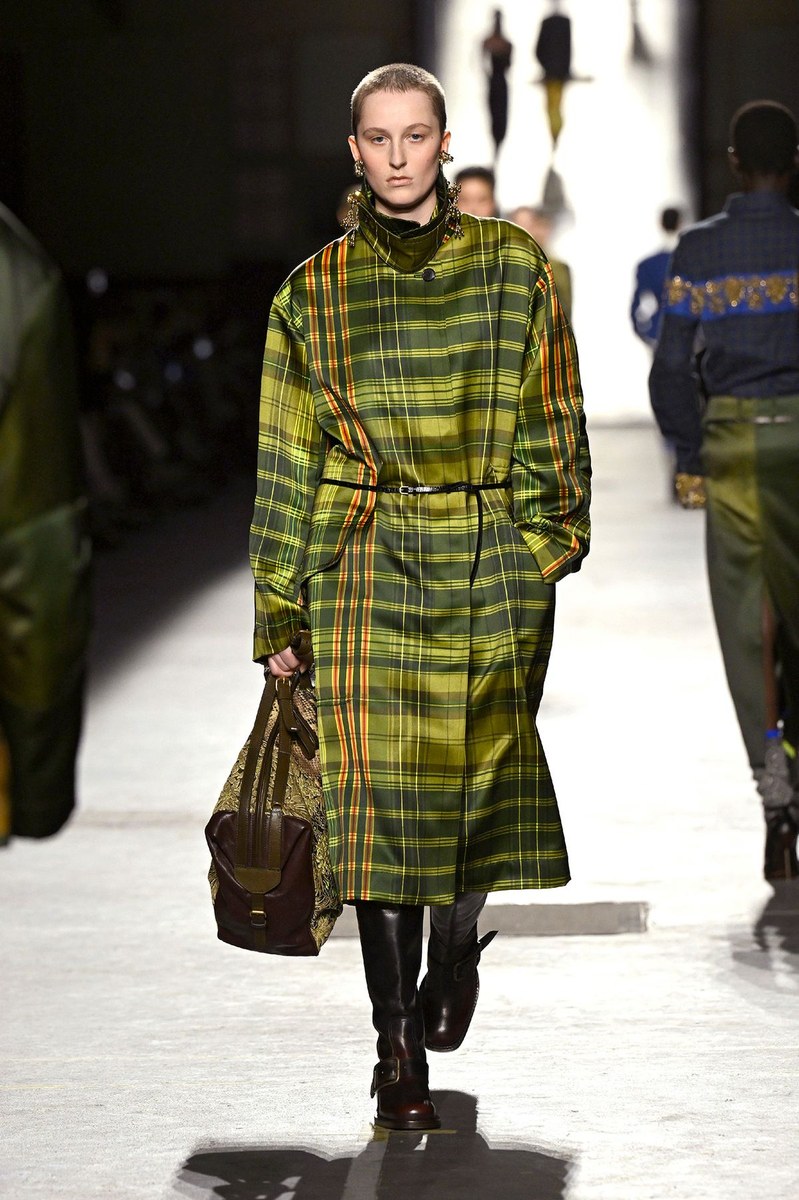 Look 10