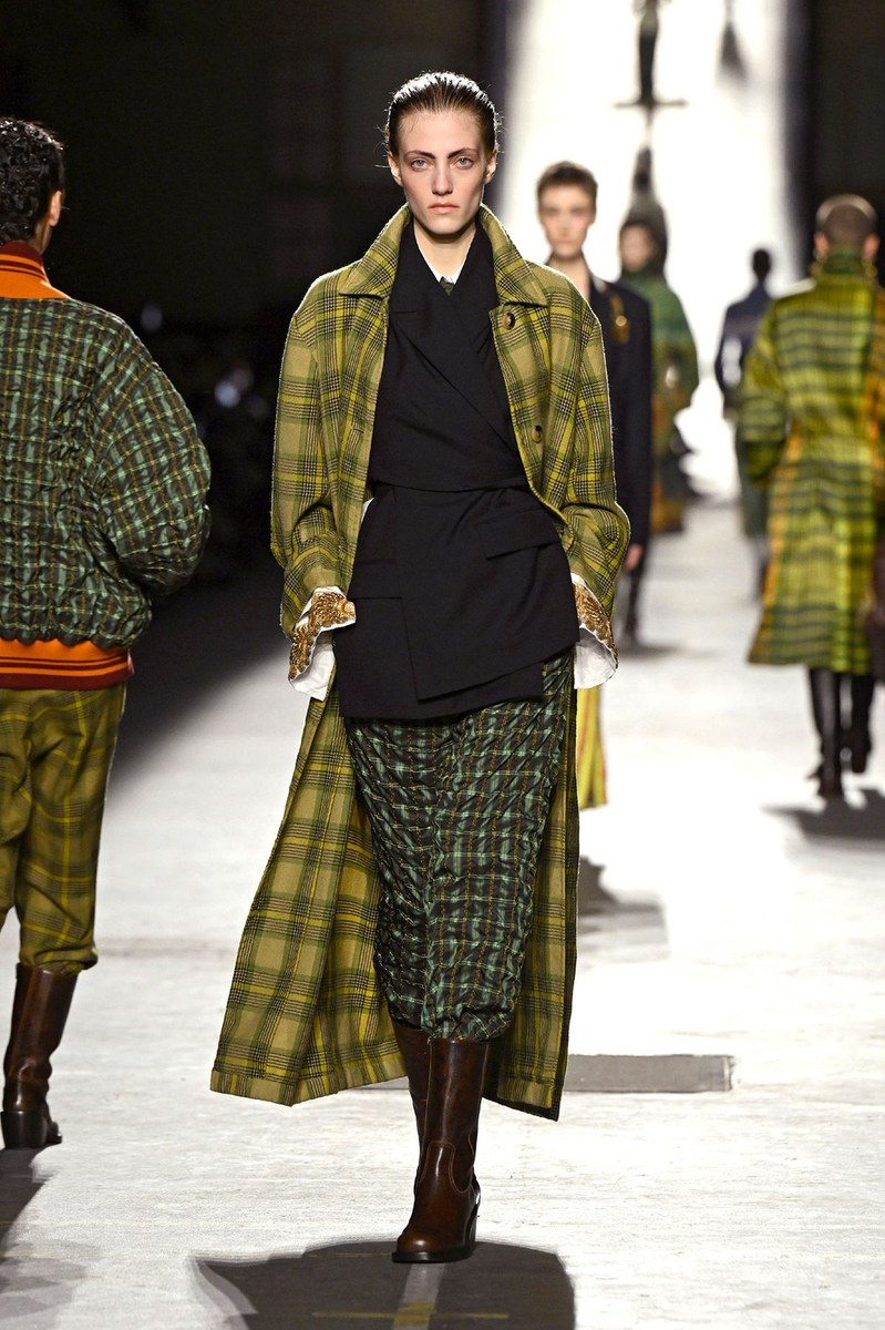 Look 12