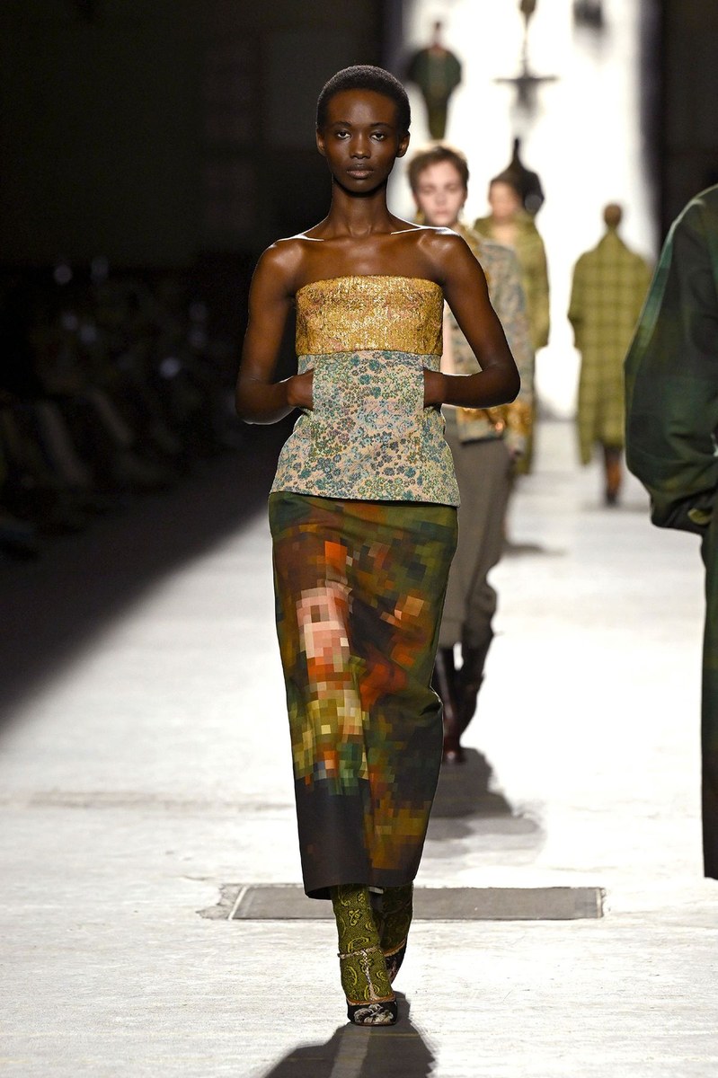Look 15