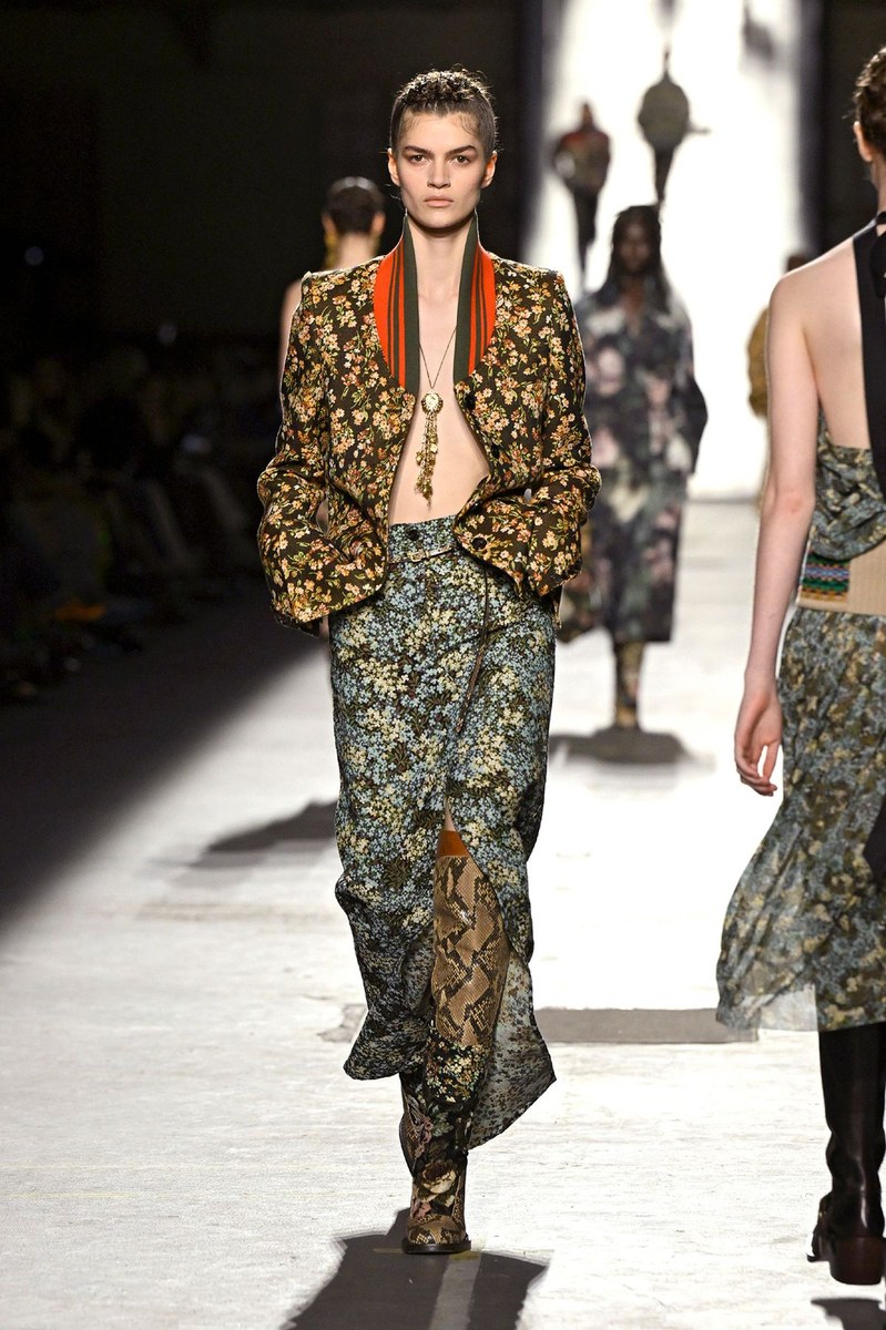 Look 25