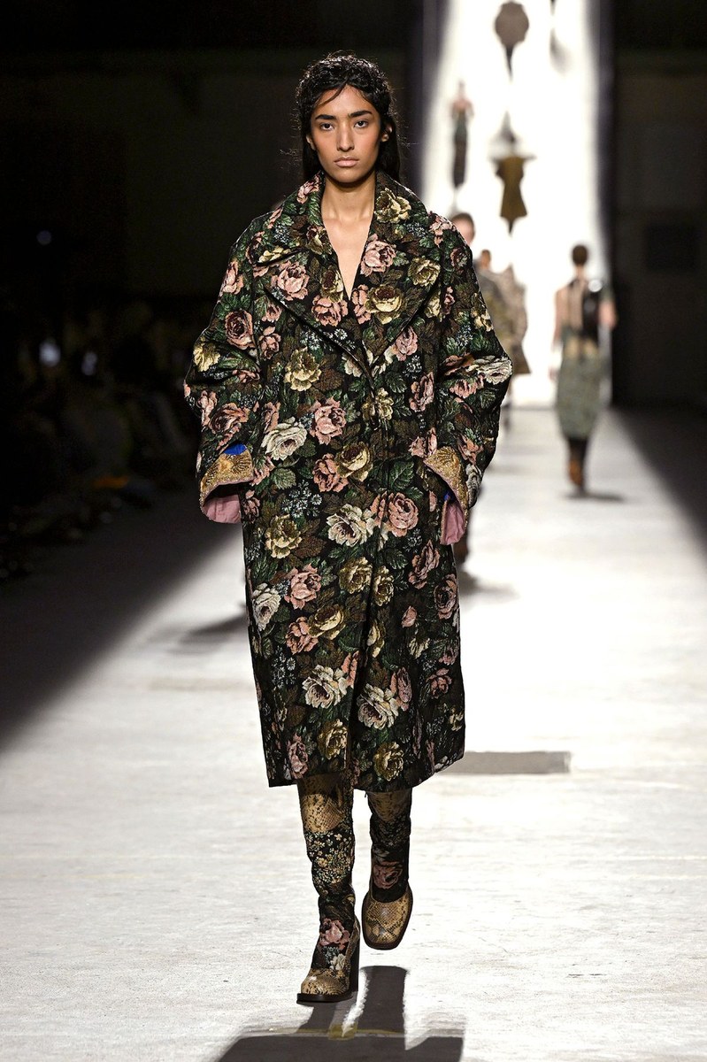 Look 27