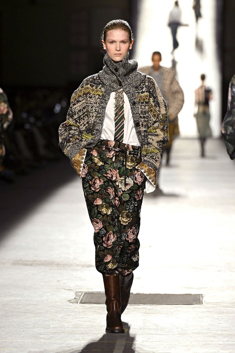 Look 28