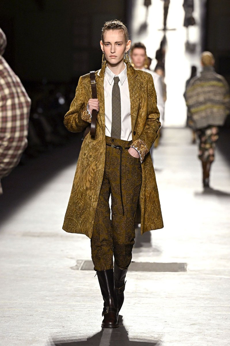 Look 30