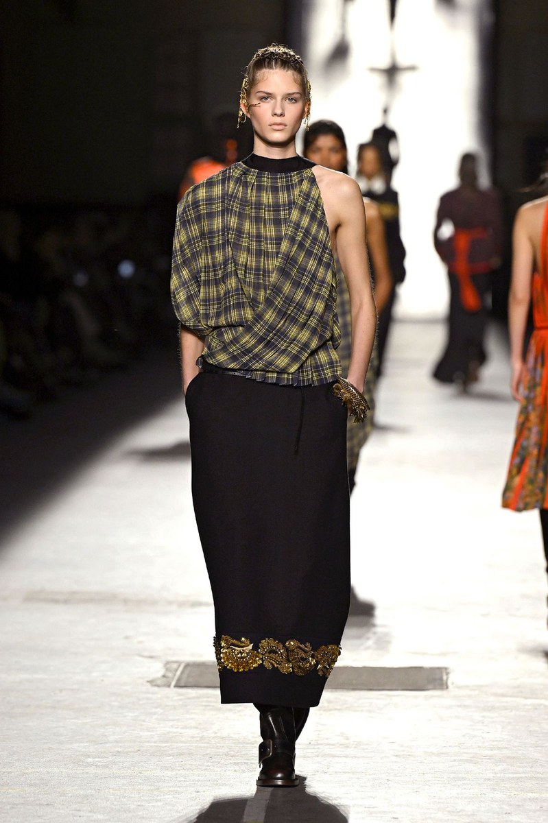 Look 48