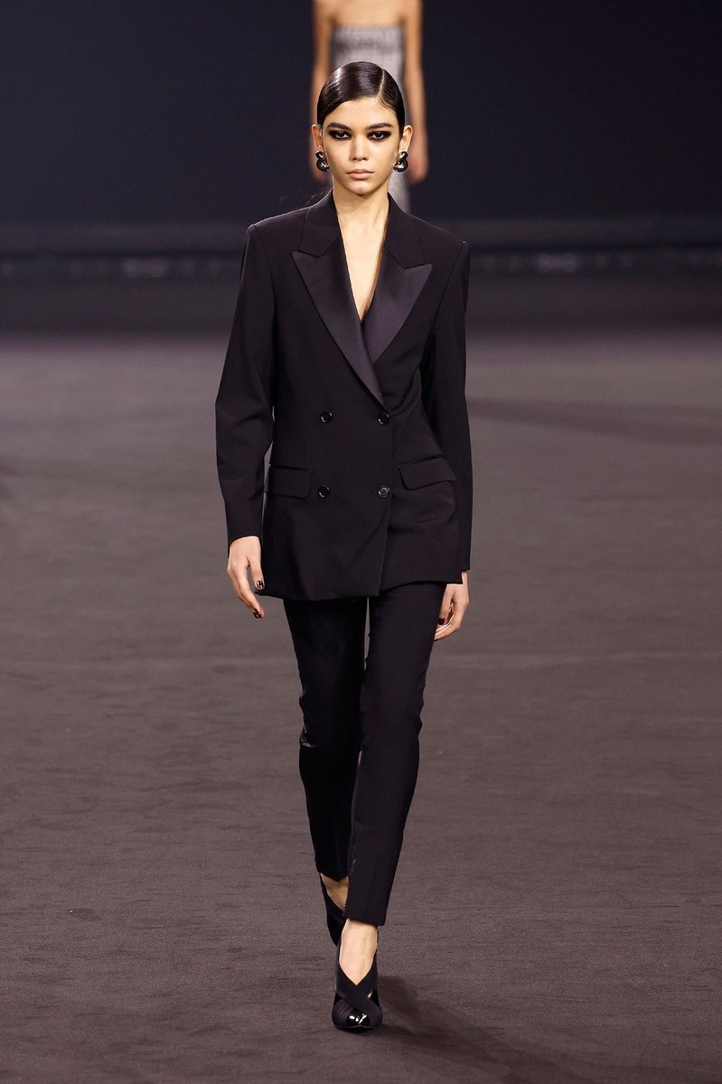 Look 15