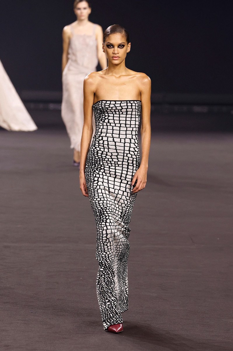 Look 16