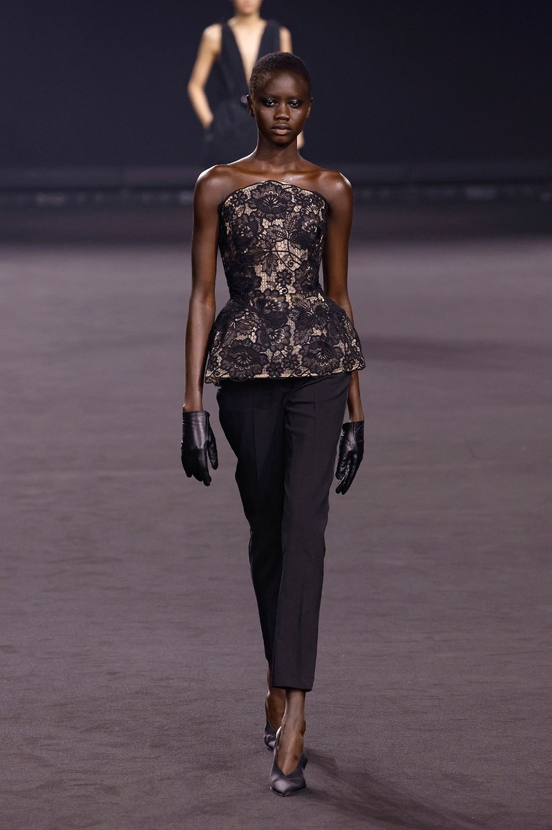 Look 18