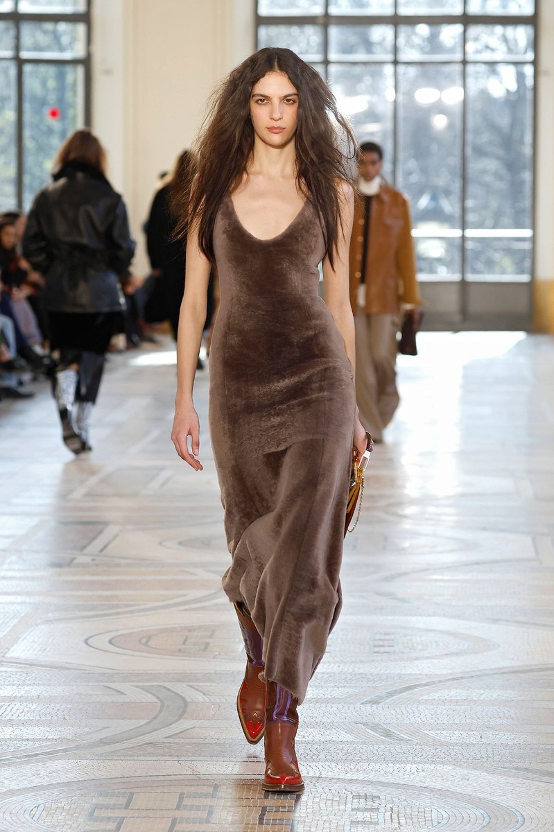 Look 16