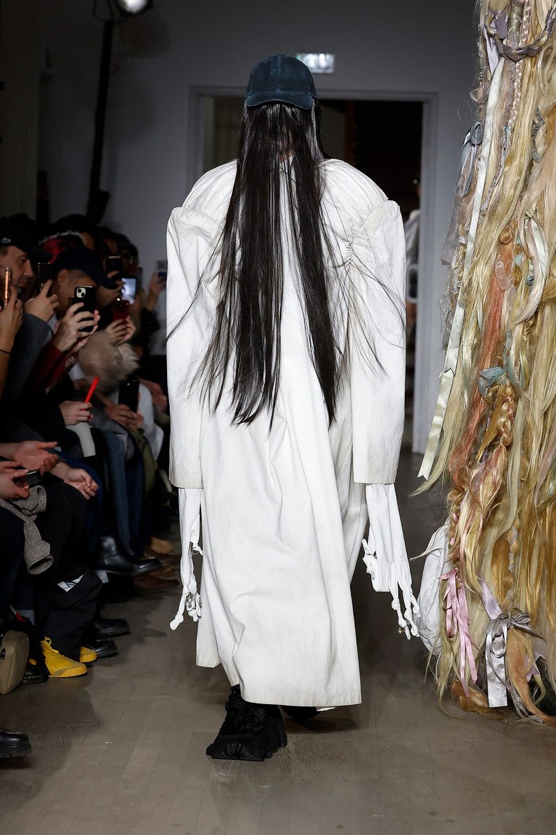 Look 16