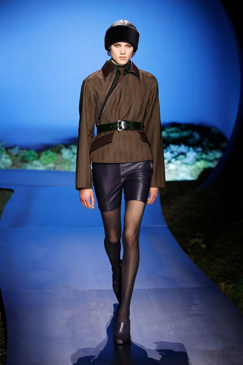 Look 10