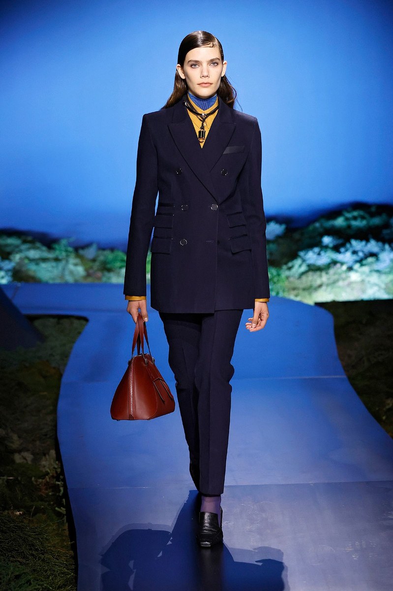 Look 12