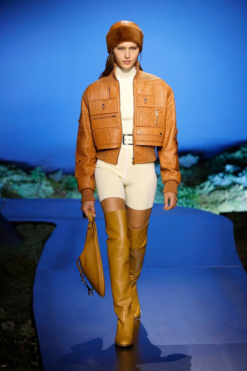 Look 15