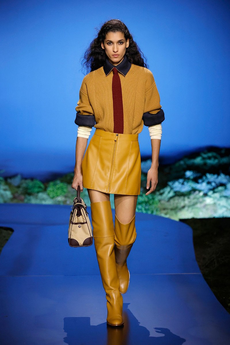 Look 16
