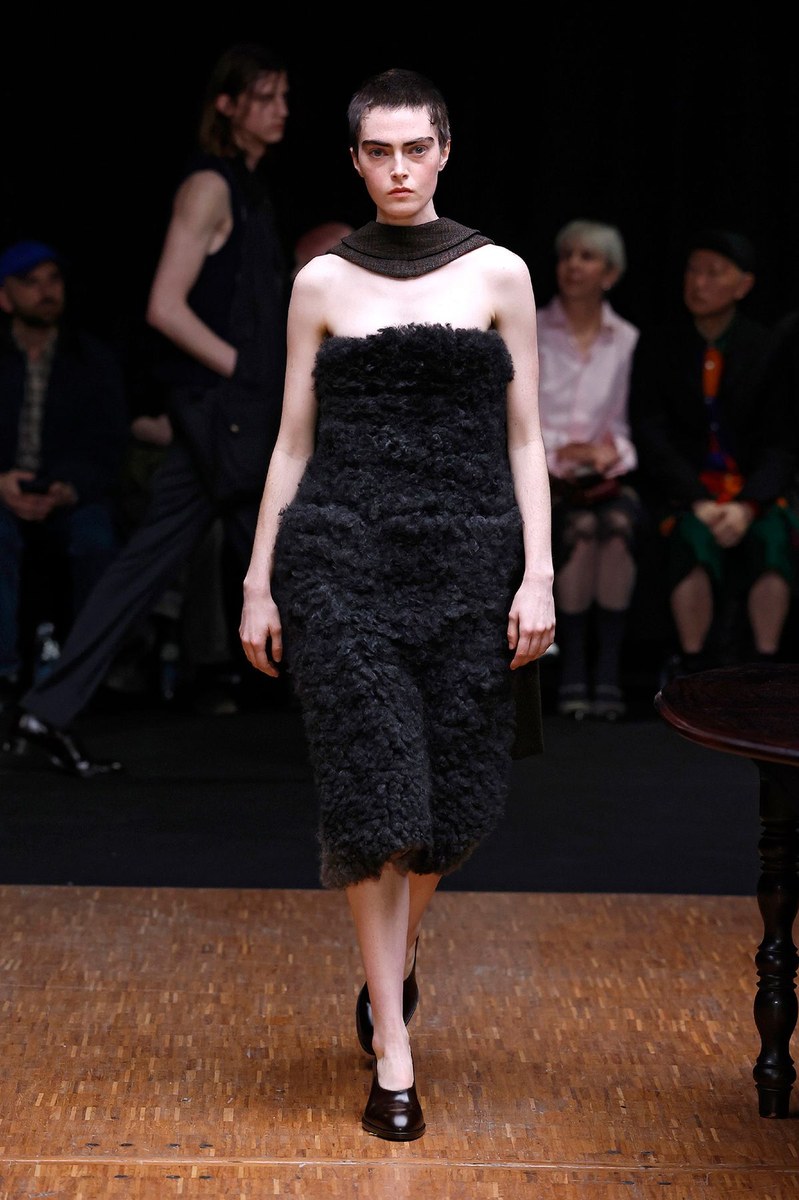 Look 16