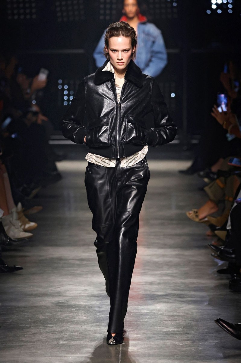 Look 3