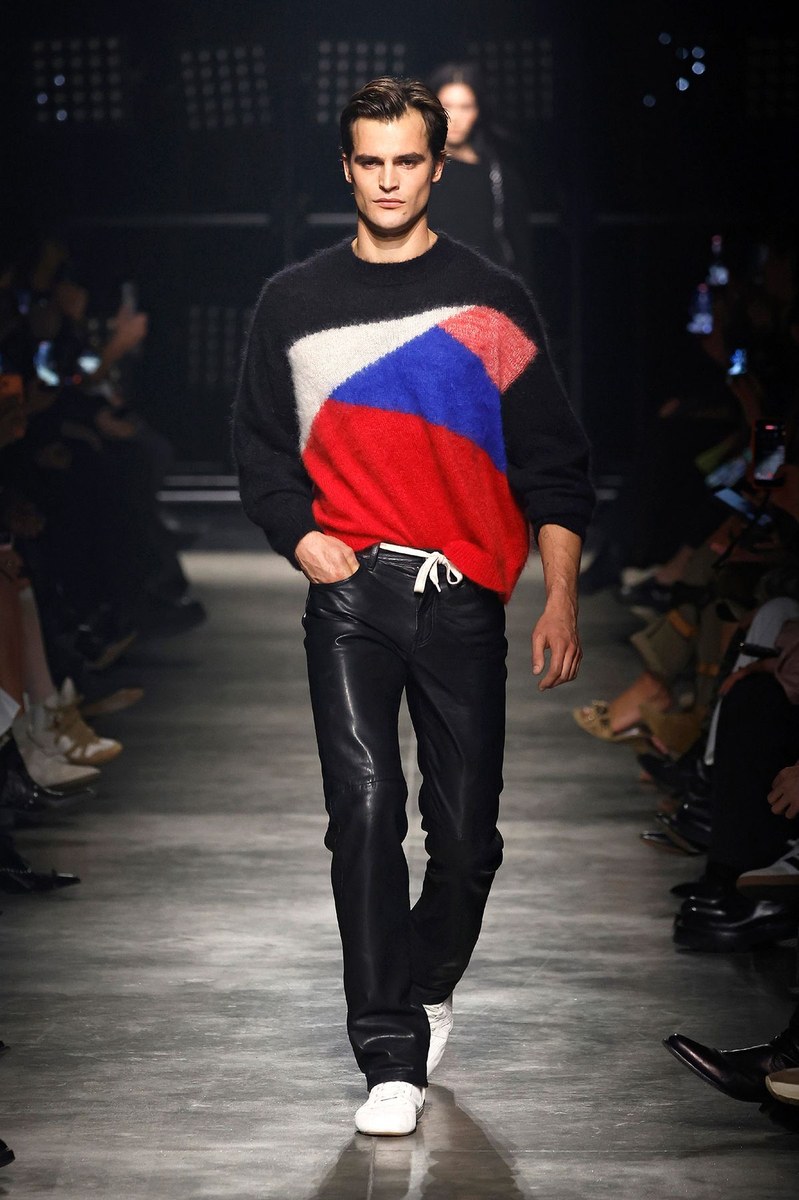 Look 11