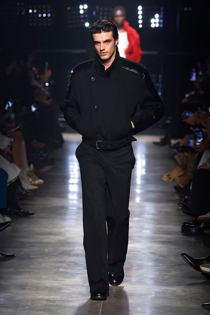 Look 16