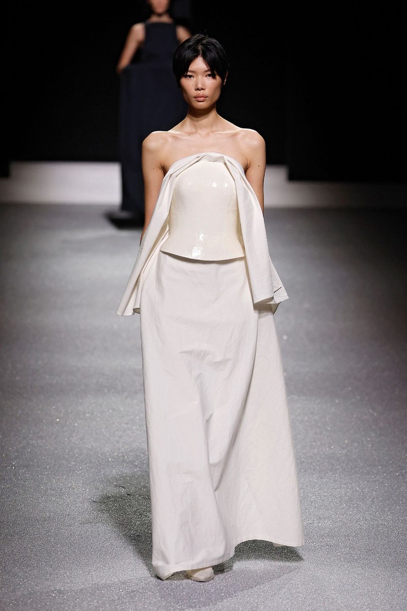Issey Miyake FW26 Women Looks Report