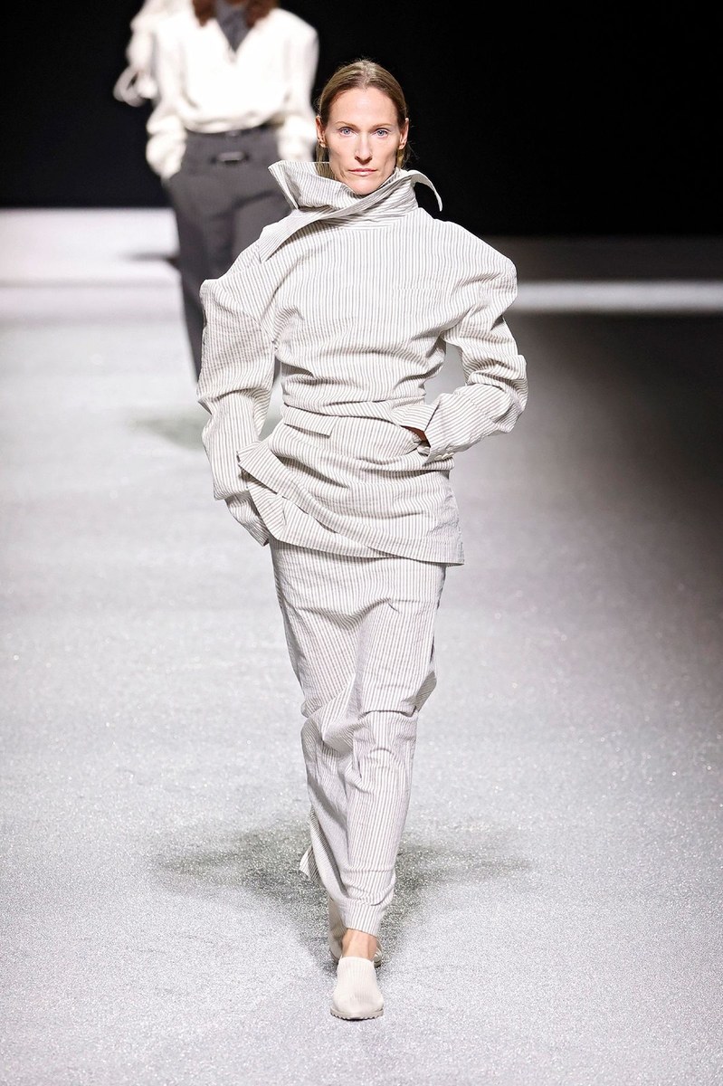 Look 12