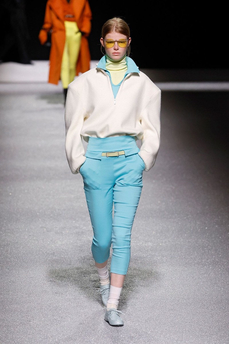 Look 16