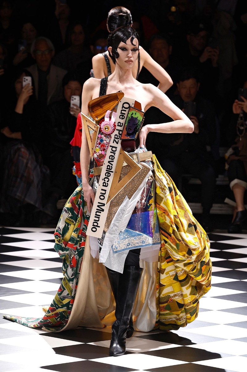 Look 10