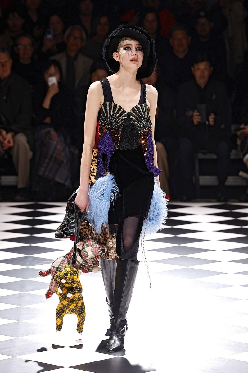 Look 15