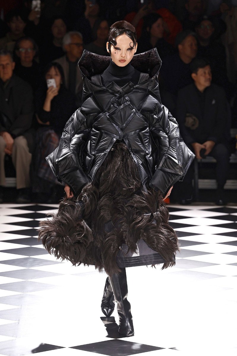 Look 16