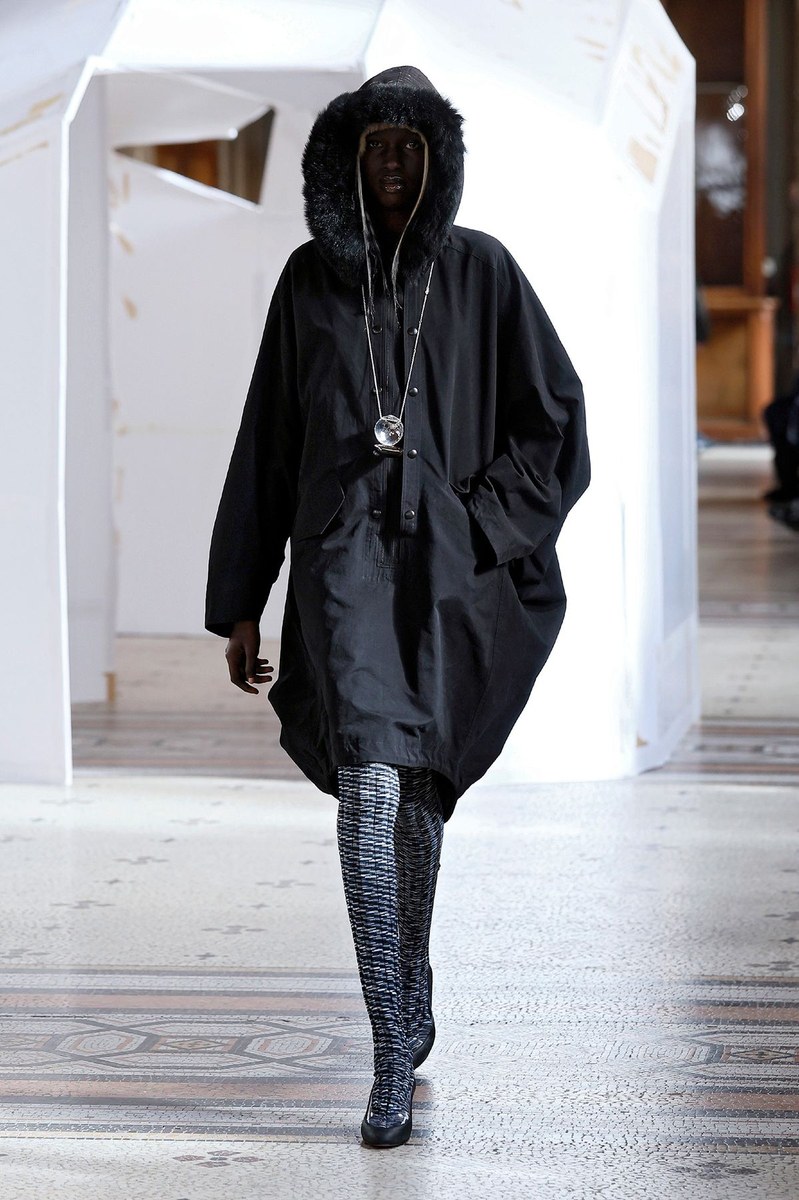 Look 10