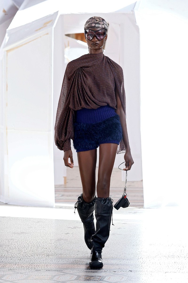 Look 18