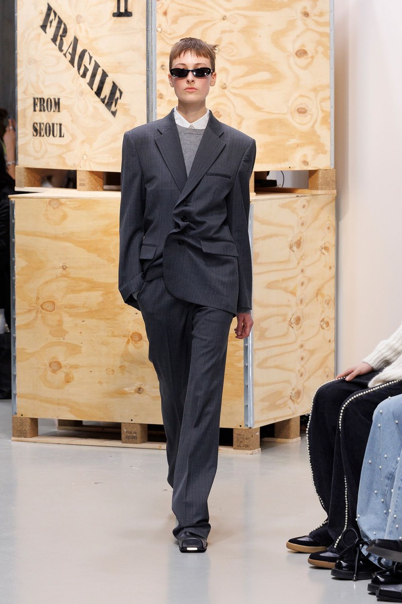 Look 10