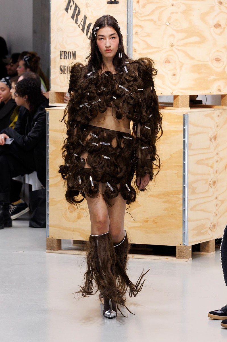 Look 16