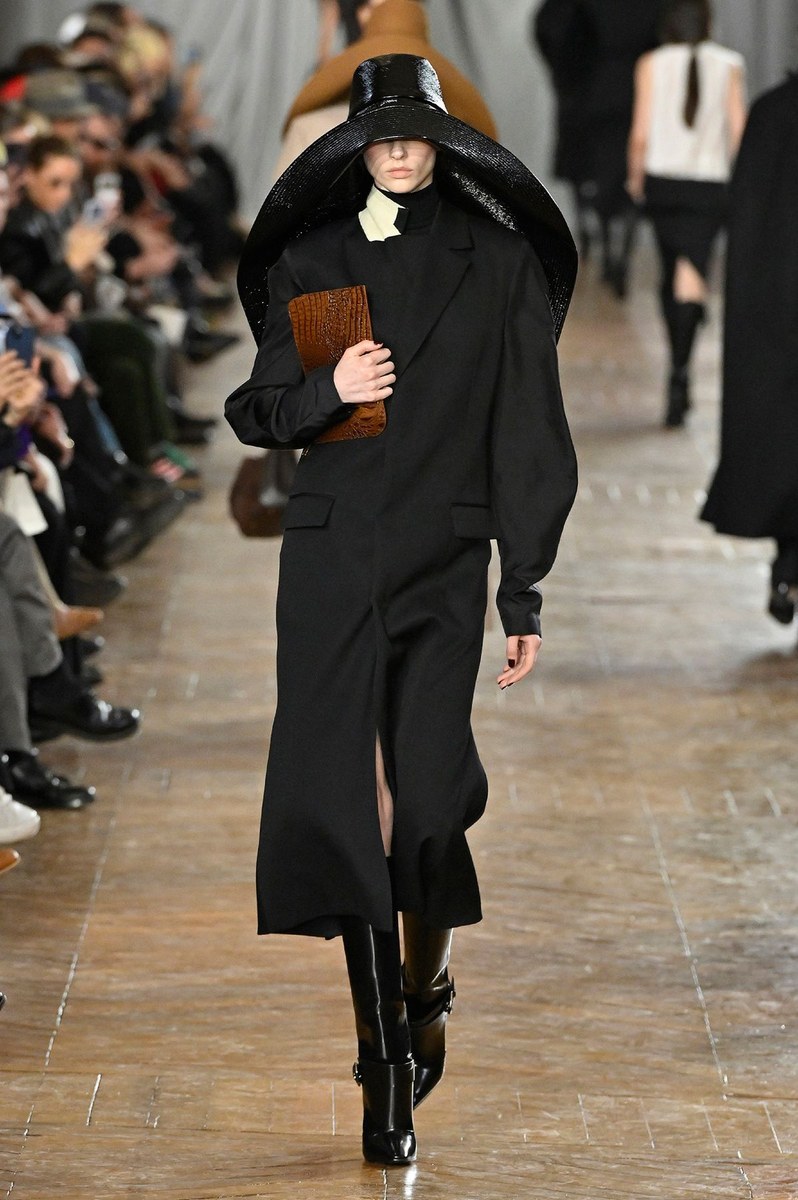 Look 10